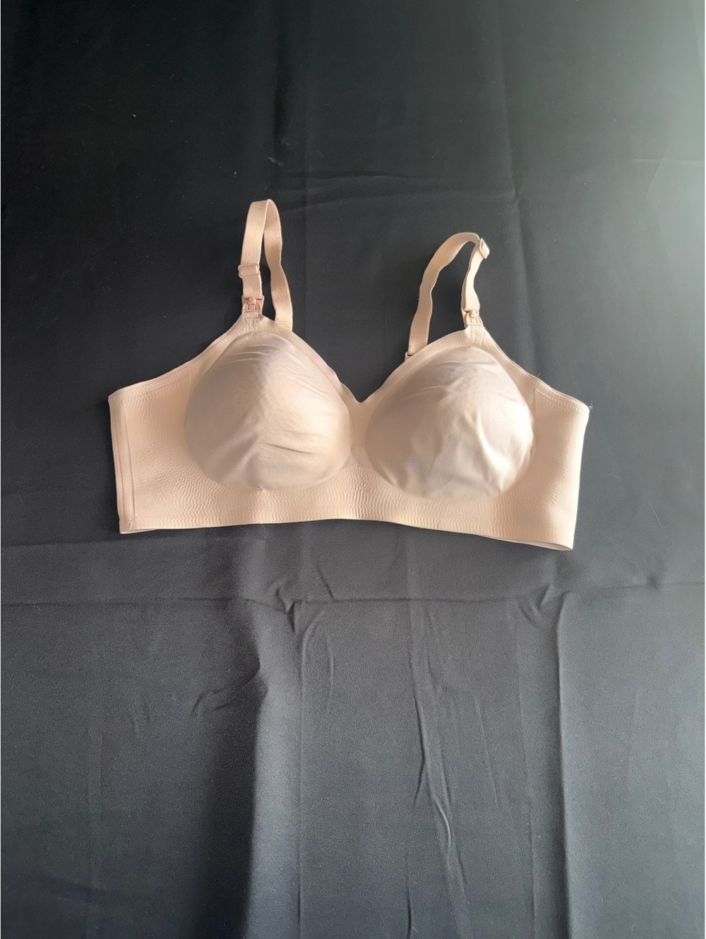 Momcozy Wireless Bra with Adjustable Straps and Hook Closure